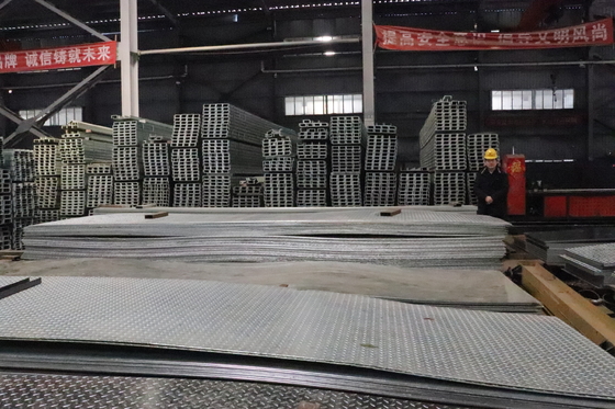 1250mm Largura Placa de padrão galvanizado laminado a quente personalizável para contêiner e navio