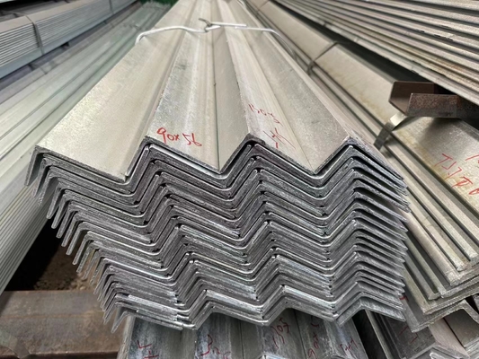 Barras de aço carbono suave laminadas a quente com ângulos desiguais iguais para estrutura de edifício durável