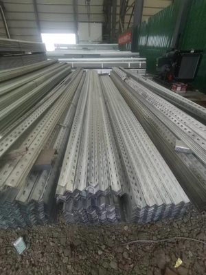 Lintel de aço galvanizado perfurado laminado a quente com ângulo igual com furos de perfuração/ barra de ferro