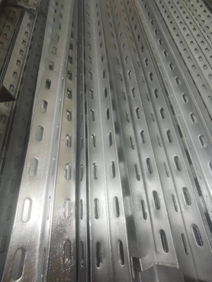 Lintel de aço galvanizado perfurado laminado a quente com ângulo igual com furos de perfuração/ barra de ferro