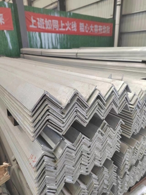 Metal laminado a quente ligas de aço carbono Q235 ângulo galvanizado para estrutura de engenharia