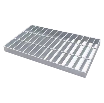 Escada espiral galvanizada para grades de aço ao ar livre em estilo de design industrial