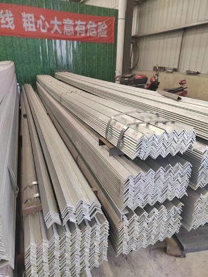 Barras de ângulo em ranhuras de aço inoxidável da série Q195-Q420 para construção e construção naval