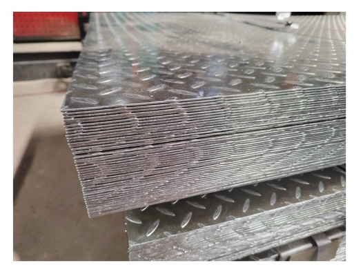 40 g/m2 de zinco personalizável camada média dura galvanizado placa de aço padrão 1,5 * 1250mm