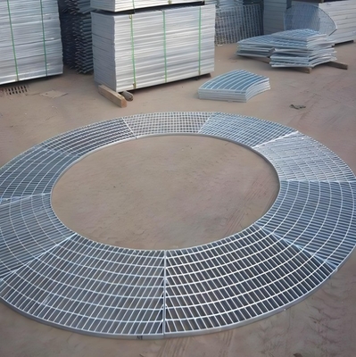 Grelhas de aço galvanizado a quente com estilo de design industrial e passo de barra cruzada de 50 mm