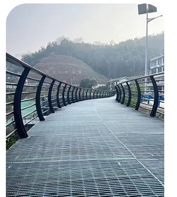 Passeios de grades de aço prateado com estilo de design industrial e peso da plataforma de solda