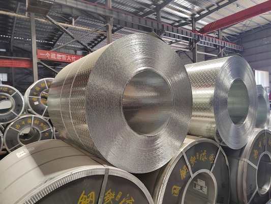 Esferas de aço galvanizadas pré-pintadas de prata com padrão de diamante em relevo 6m de comprimento