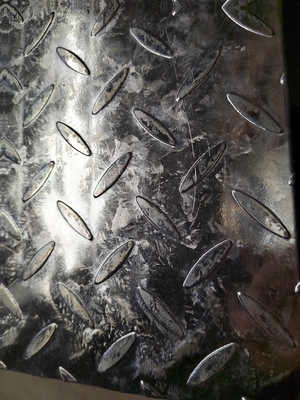 40 g/m2 Chapa de aço galvanizado com padrão de camada de zinco com largura personalizável de 1000-1500 mm